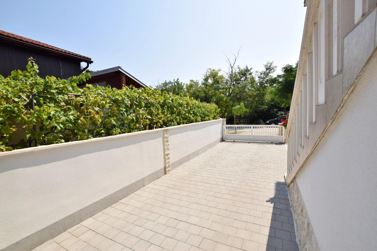 Apartment Diva Nin Bagian luar foto