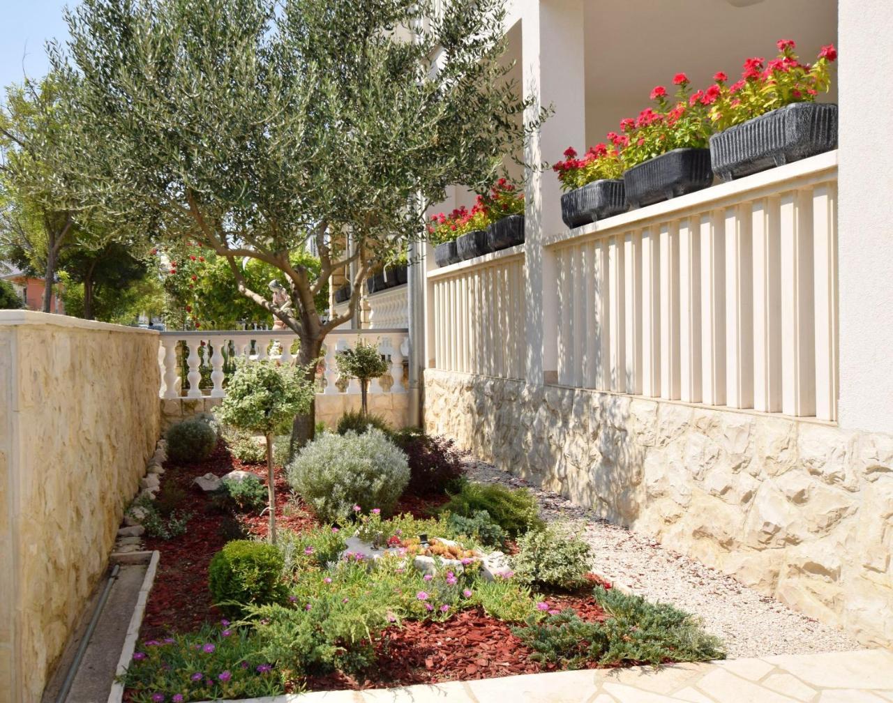 Apartment Diva Nin Bagian luar foto