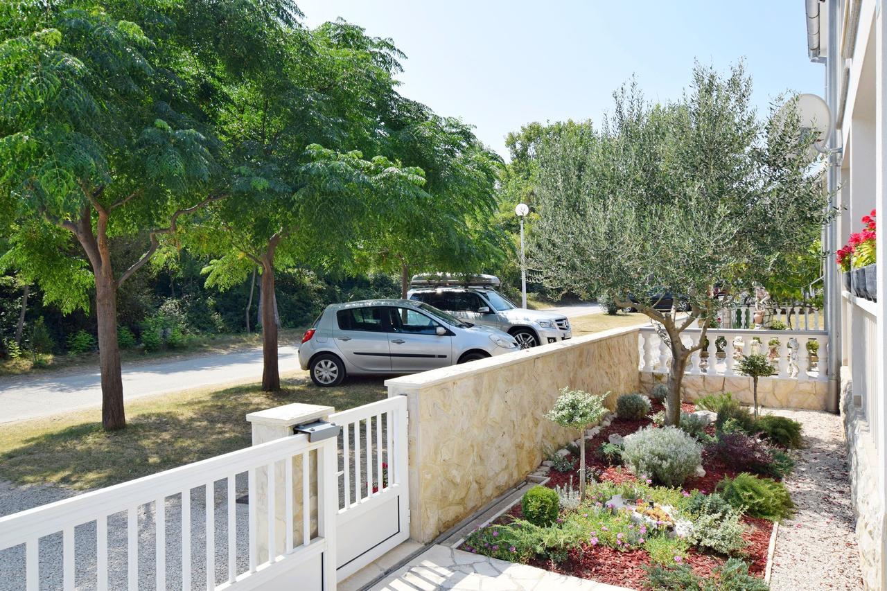 Apartment Diva Nin Bagian luar foto